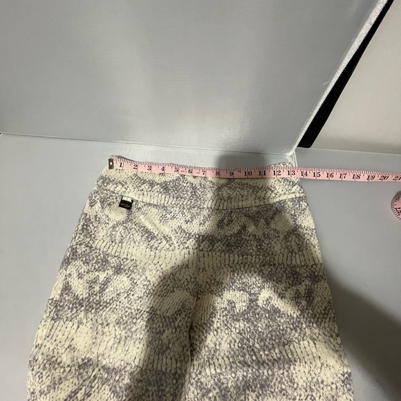 Lisette L Montreal Slim Ankle Pants Stretch Pull On Size 6 Ivory & Gray - Picture 8 of 11